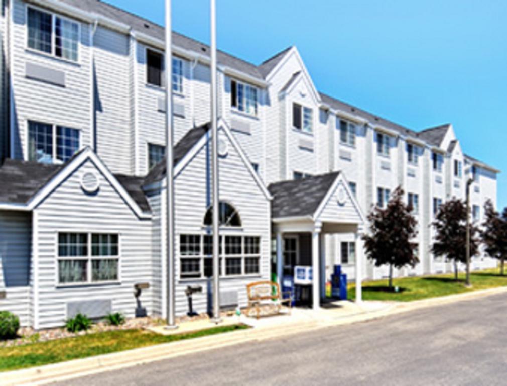 Microtel Inn & Suites By Wyndham Rochester North Mayo Clinic Exterior photo